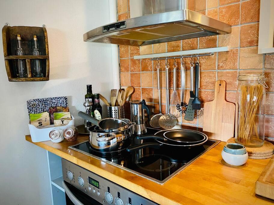 Studio Apartment, View Over The Roofs For The Sunrise Helsínquia Exterior foto
